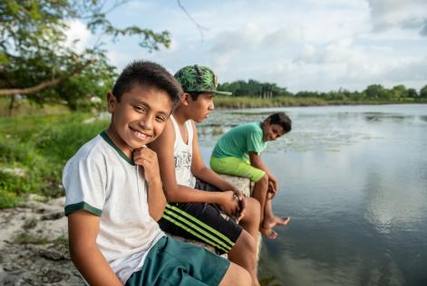 Niños, agua